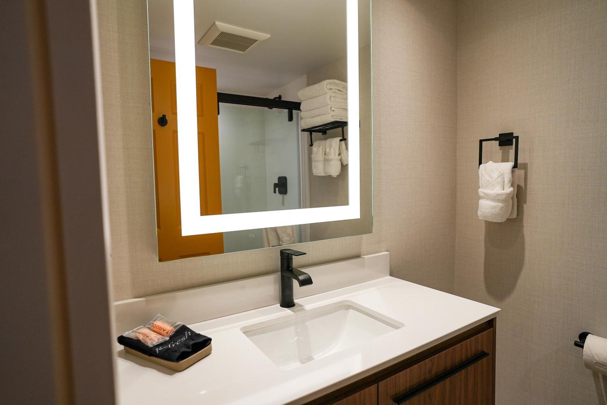 The Boulevard Hotel Бич Хейвен Экстерьер фото